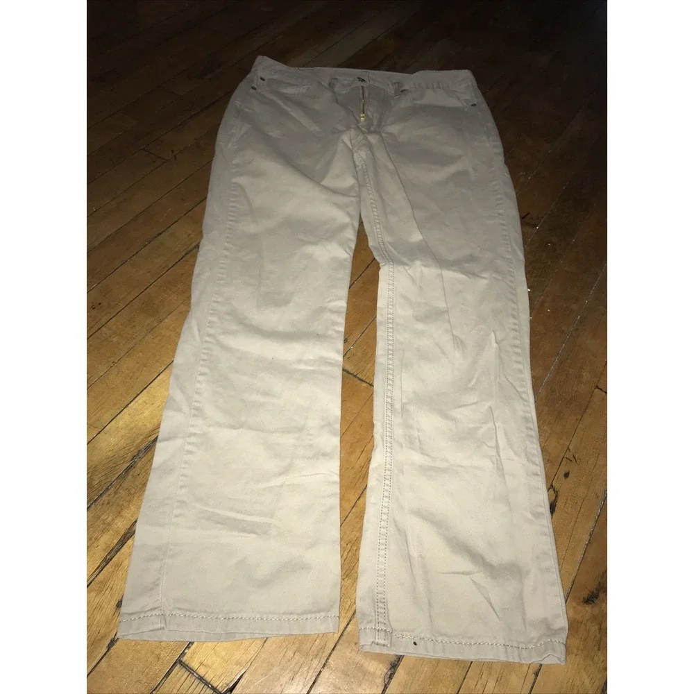 Levis up solid